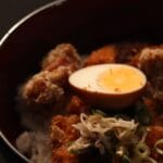 Jak zrobić w domu chrupiącego kurczaka karaage: japońska przekąska do piwa i nie tylko