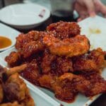 Jak zrobić w domu chrupiącego kurczaka karaage: japońska przekąska do piwa i nie tylko
